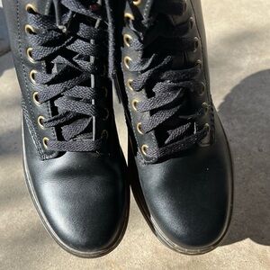 Dr Martens Boots Zavala Black Leather High Tops Women’s Sz 6